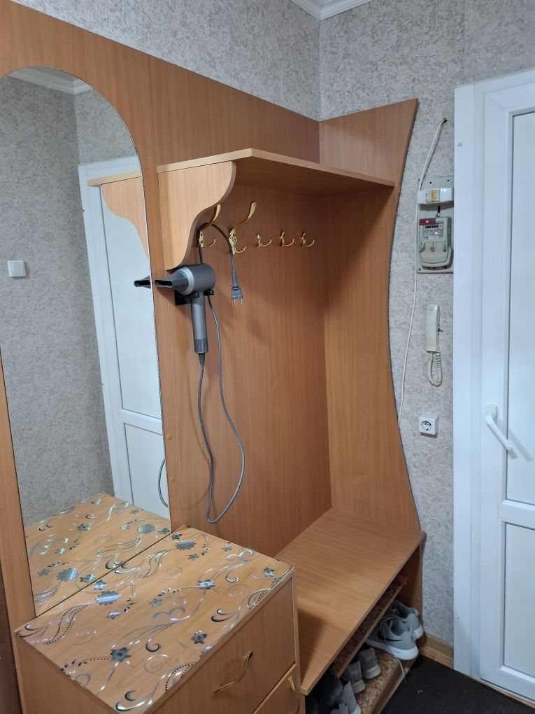 Продам прихожую б/у в хорошем состоянии