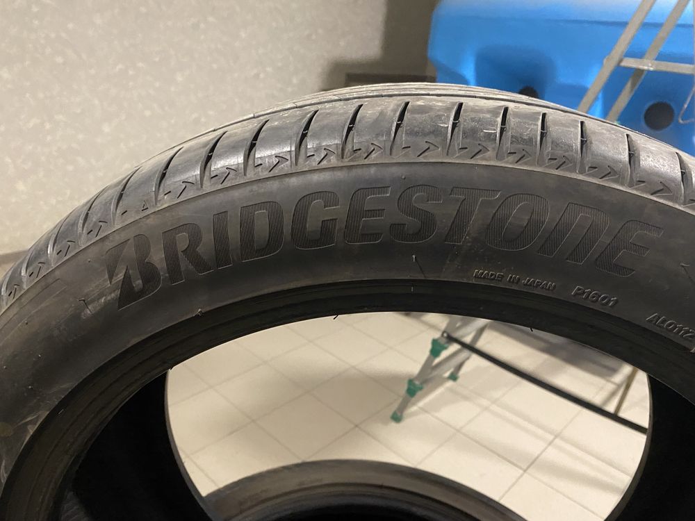 Brigestone R21 Alenza