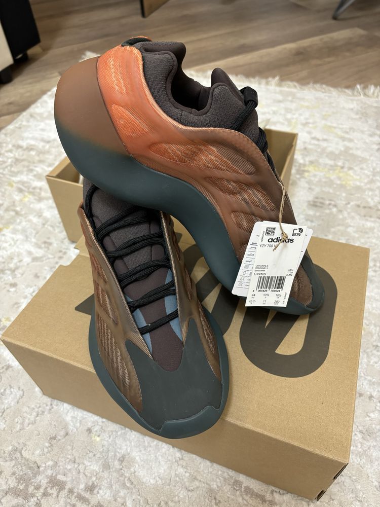 Пррдам кроссовки Yeezy boost 700 v3 copper fade