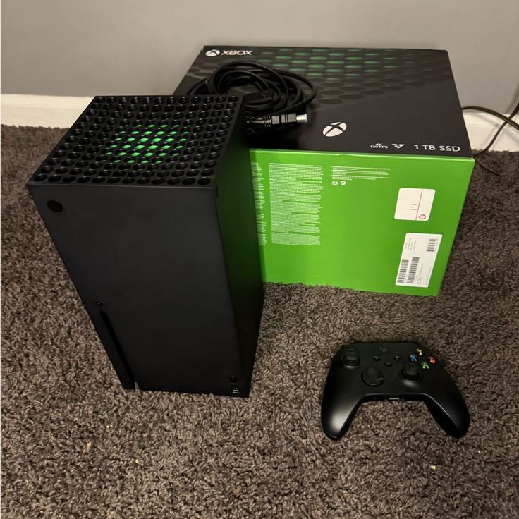 Xbox Series X как новый, два геймпада, хорошая цена