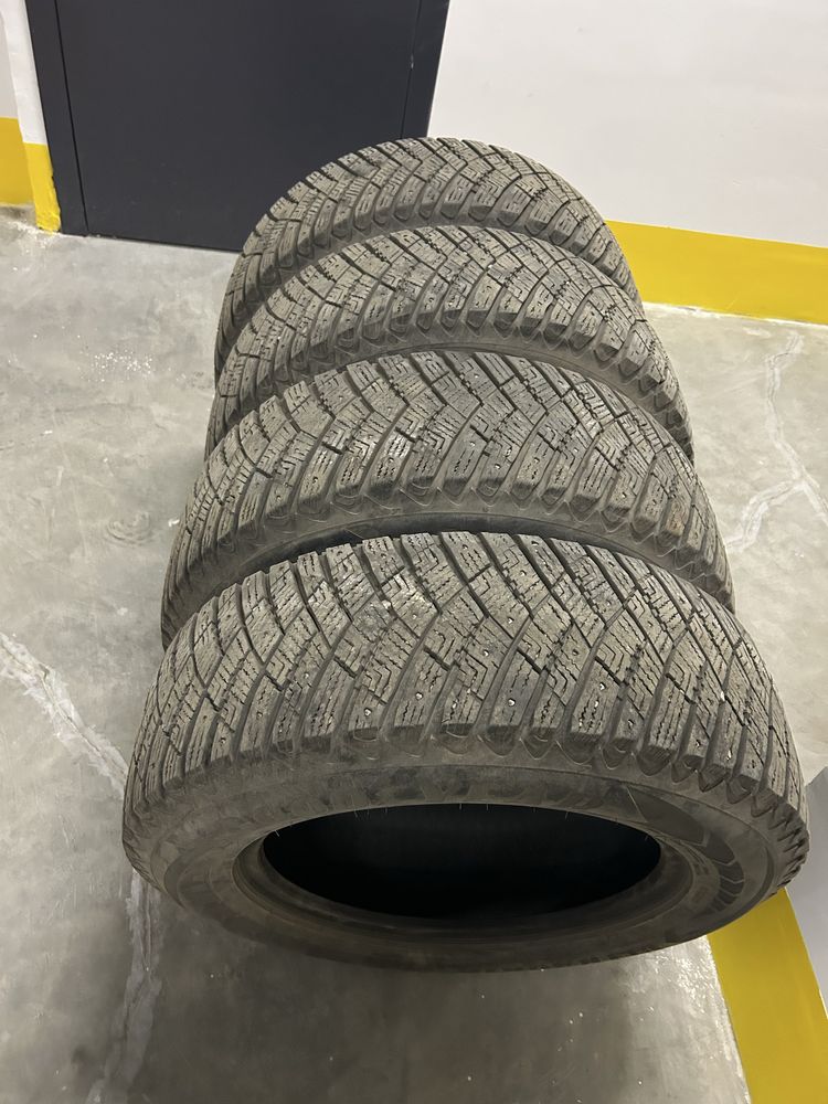 Зимние шины Goodyear 235/65 R17