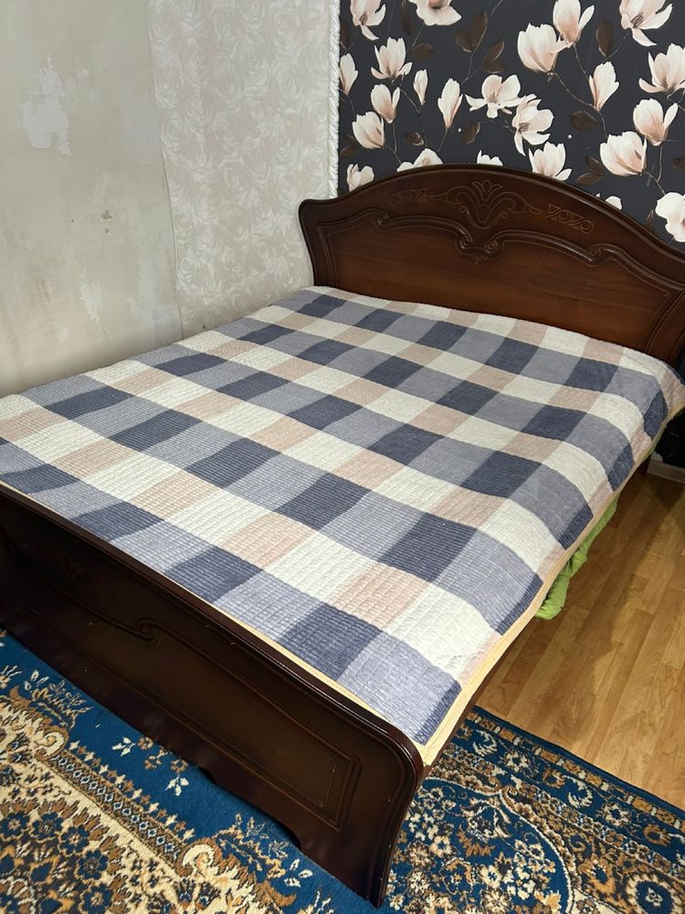 Продам спальный гарнитур