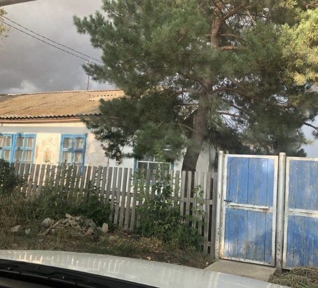 Продам дом с замельным участком, засаженым