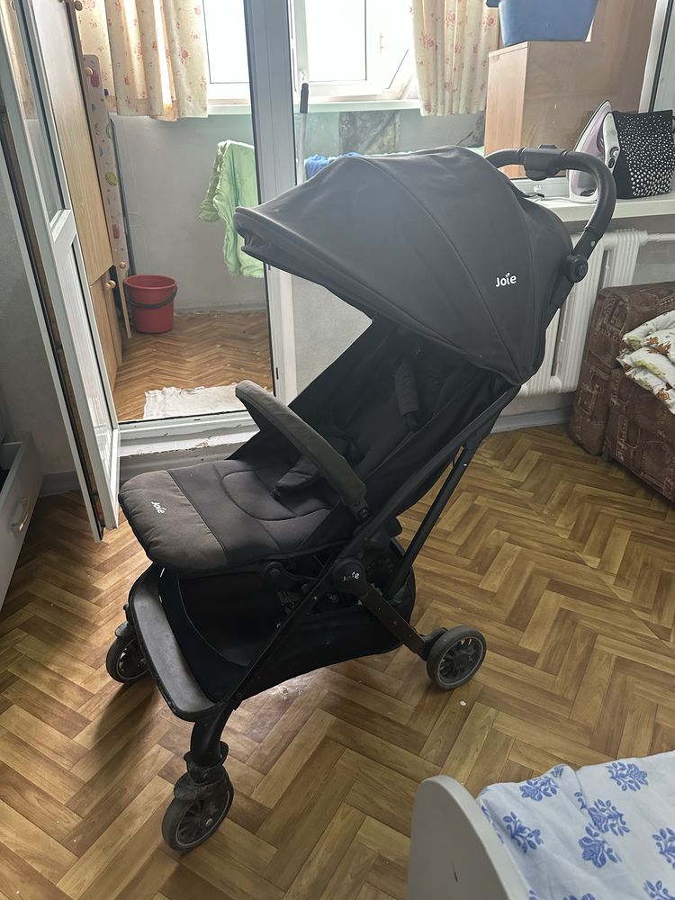 Продам детскую коляску joie turist