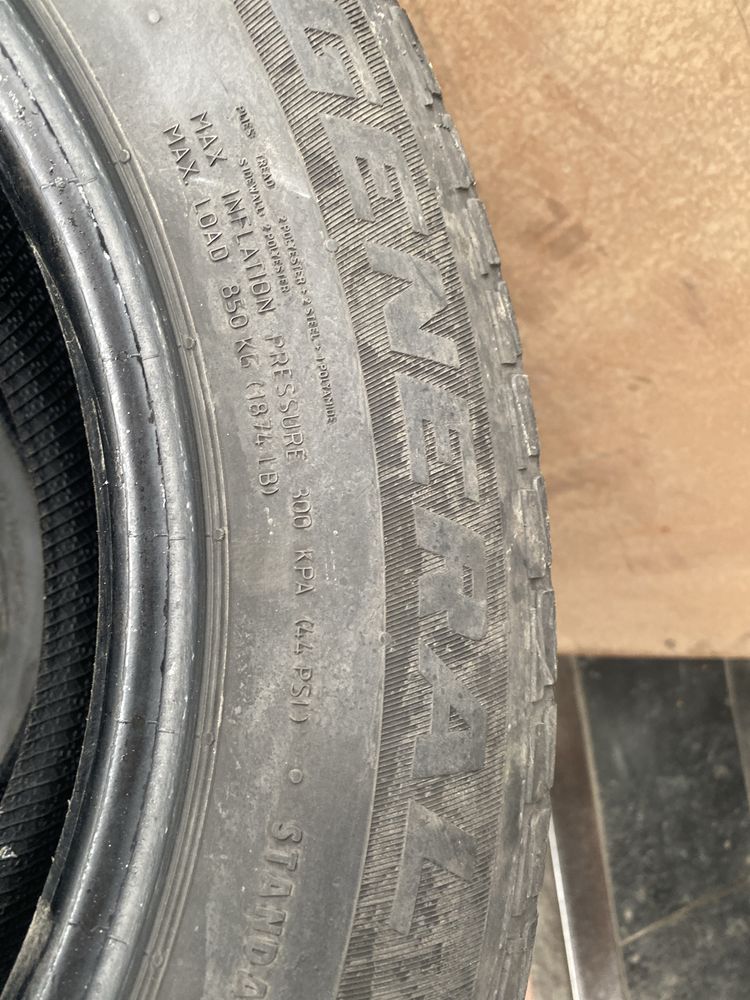 Продам резину 235/60/R17
