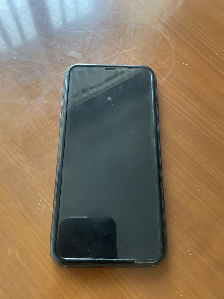 продается Iphone 11 черный на 128 гигов.