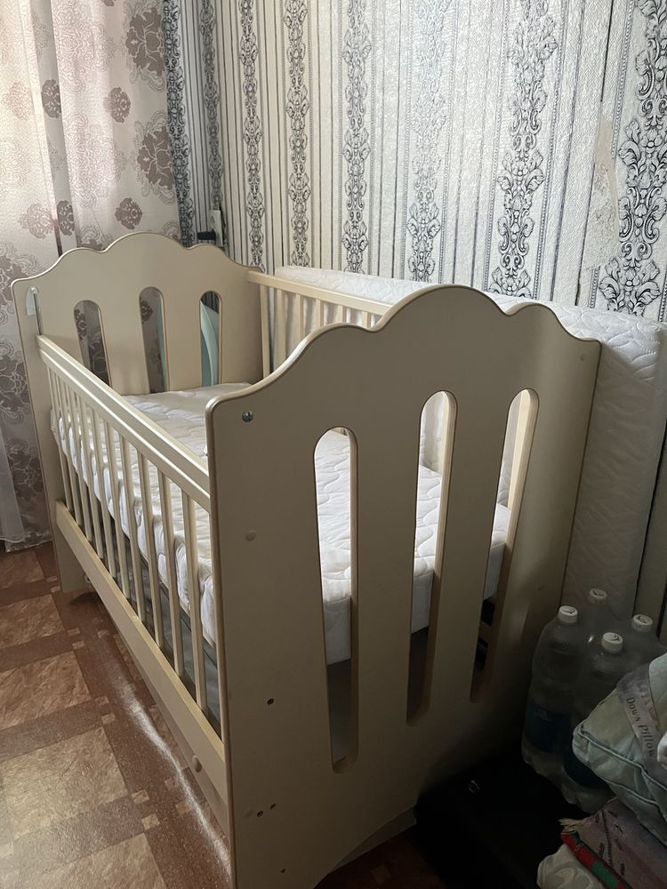 Продаю детскую кроватку