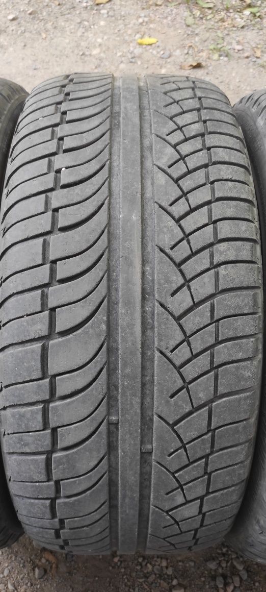 Комплект шин 275/40/20 Michelin. France