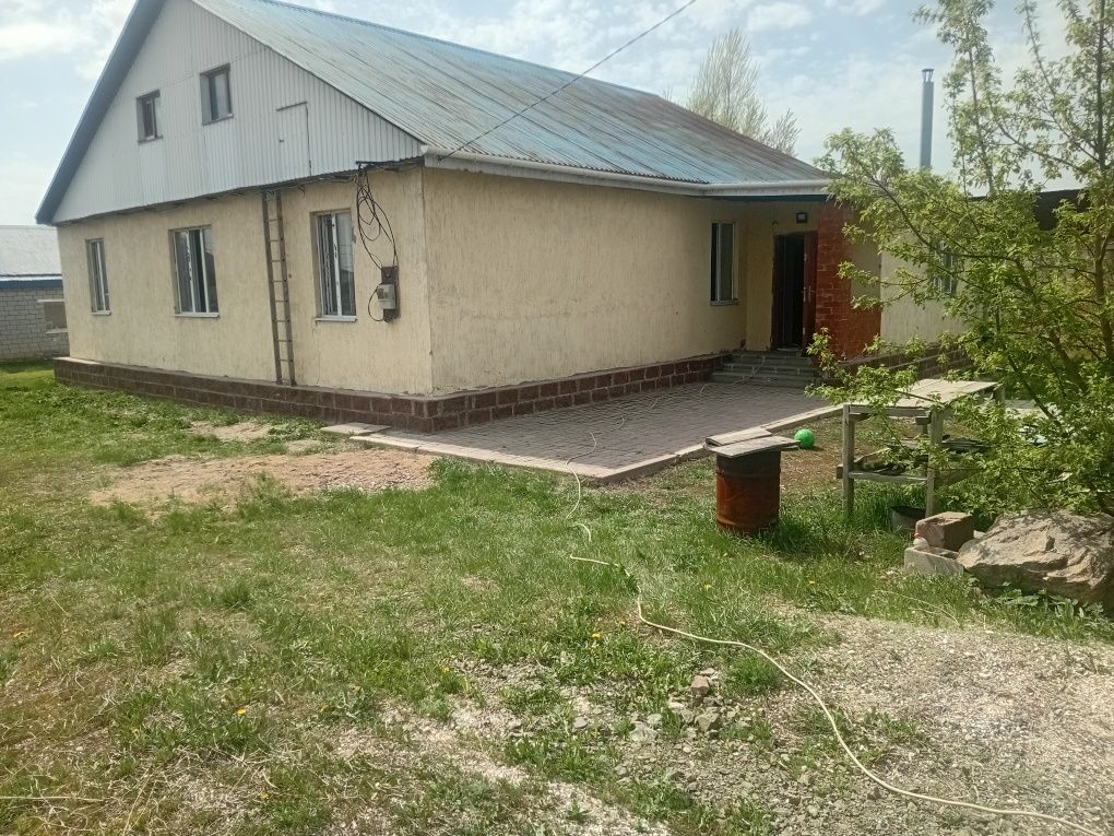 Продам 10 соток 5 комнатный дом с двумя времянками