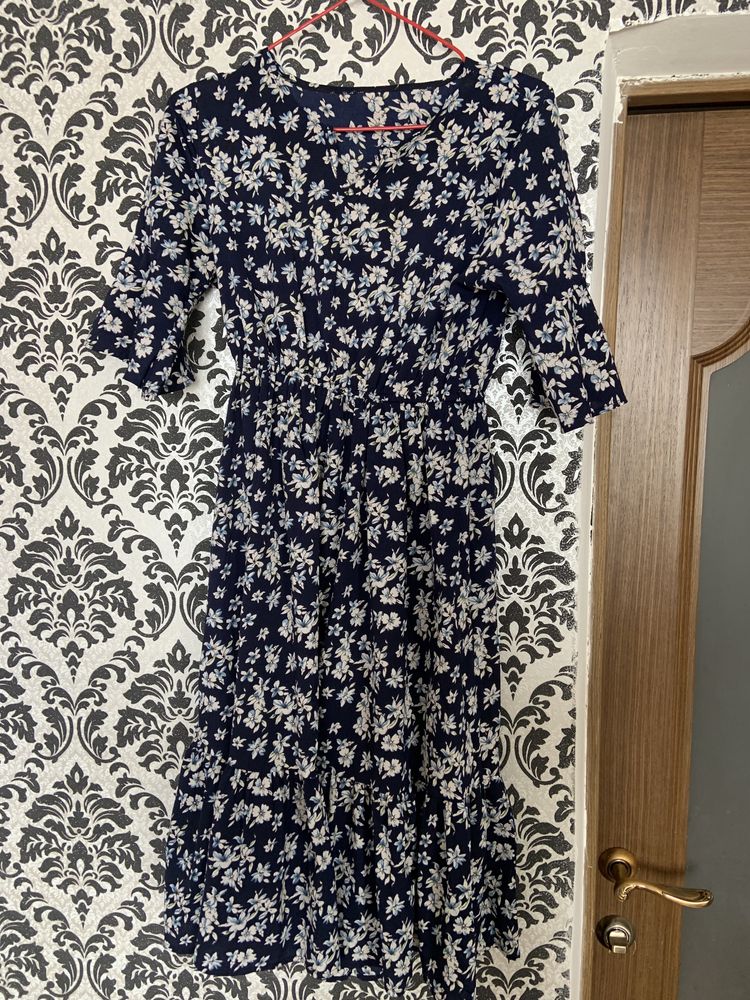 Продам женские платья