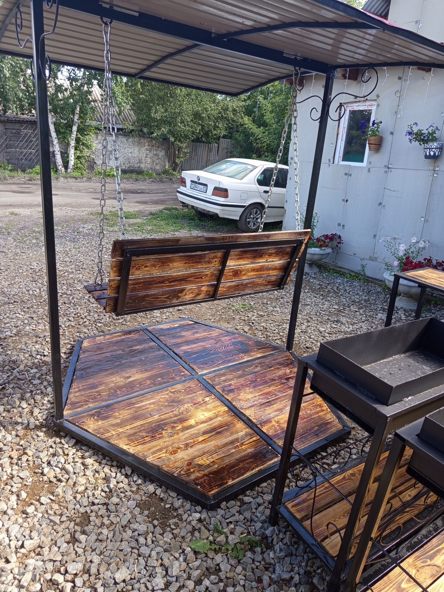 Продам качелю,полом и крыша имеется.