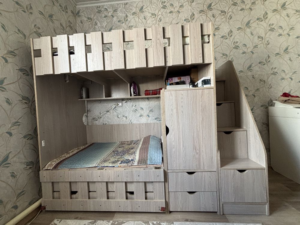 Продам двухъярусную кроватку