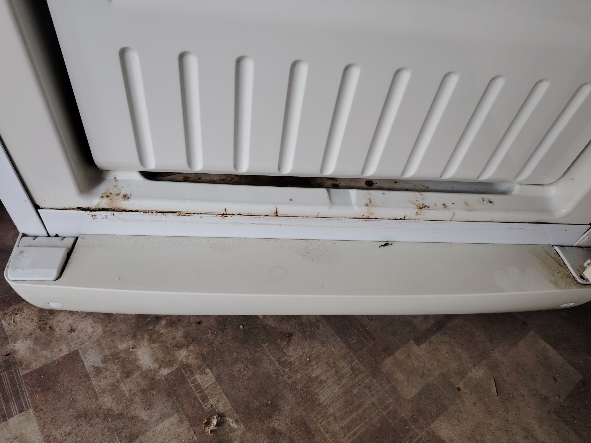Продам морозильник Indesit