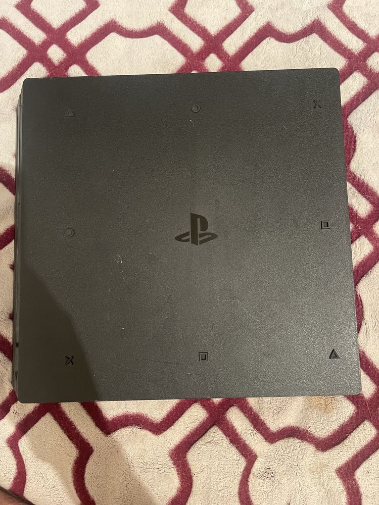 Продаю оригинальную PlayStation 4 Pro