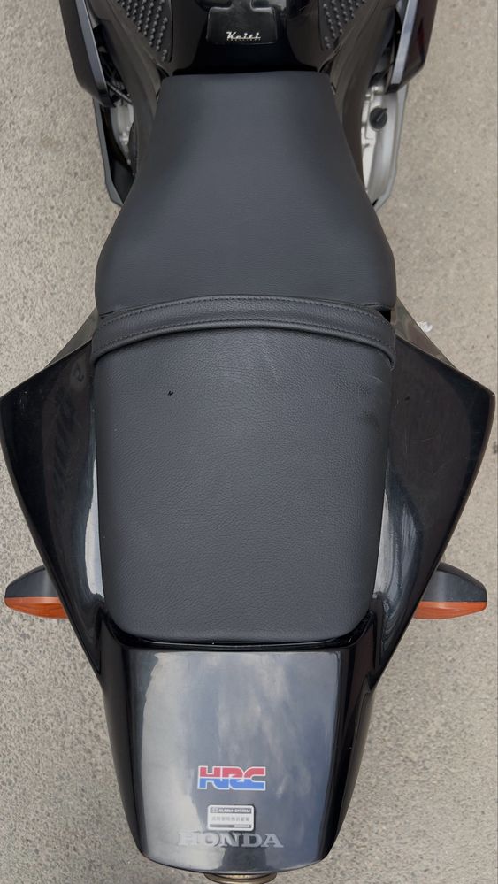 Honda CBR1000RR/ черного цвета