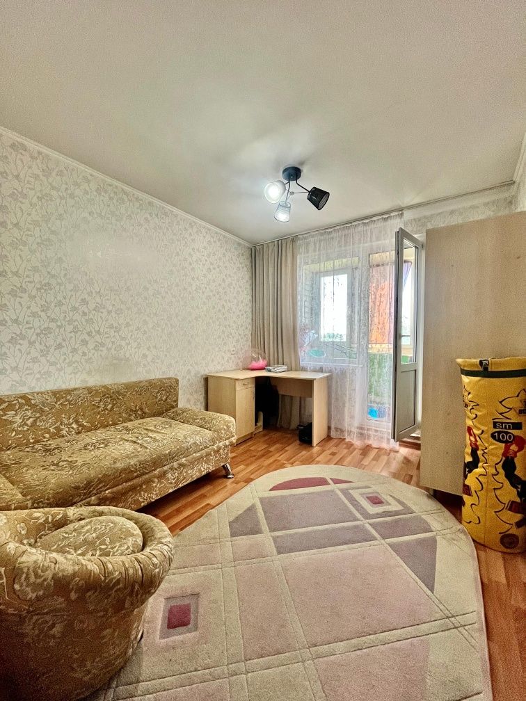 Продам 3-х комнатную квартиру, две лоджии, кирпичный дом. Сатпаева 12
