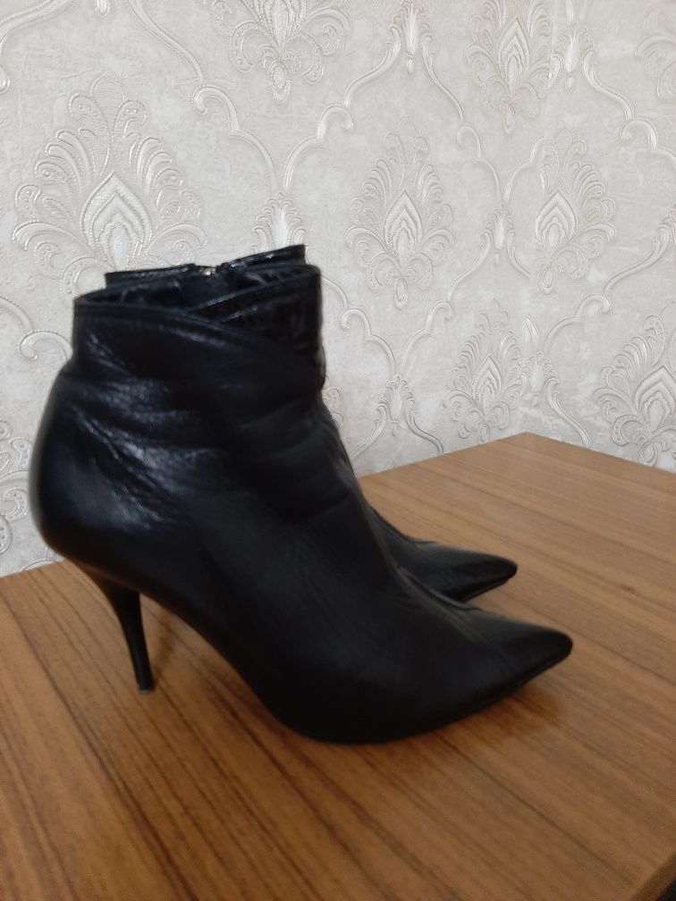 Продам женские  сапоги