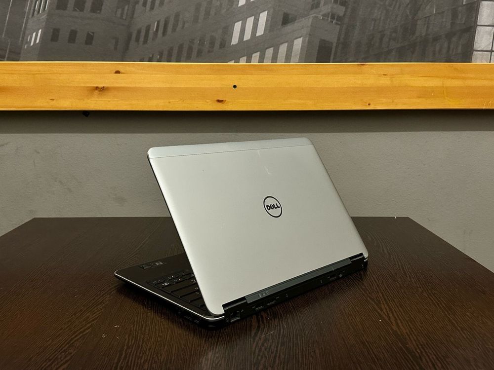 Ноутбук бизнес класса DELL Latitude E7240 отличное состояние!