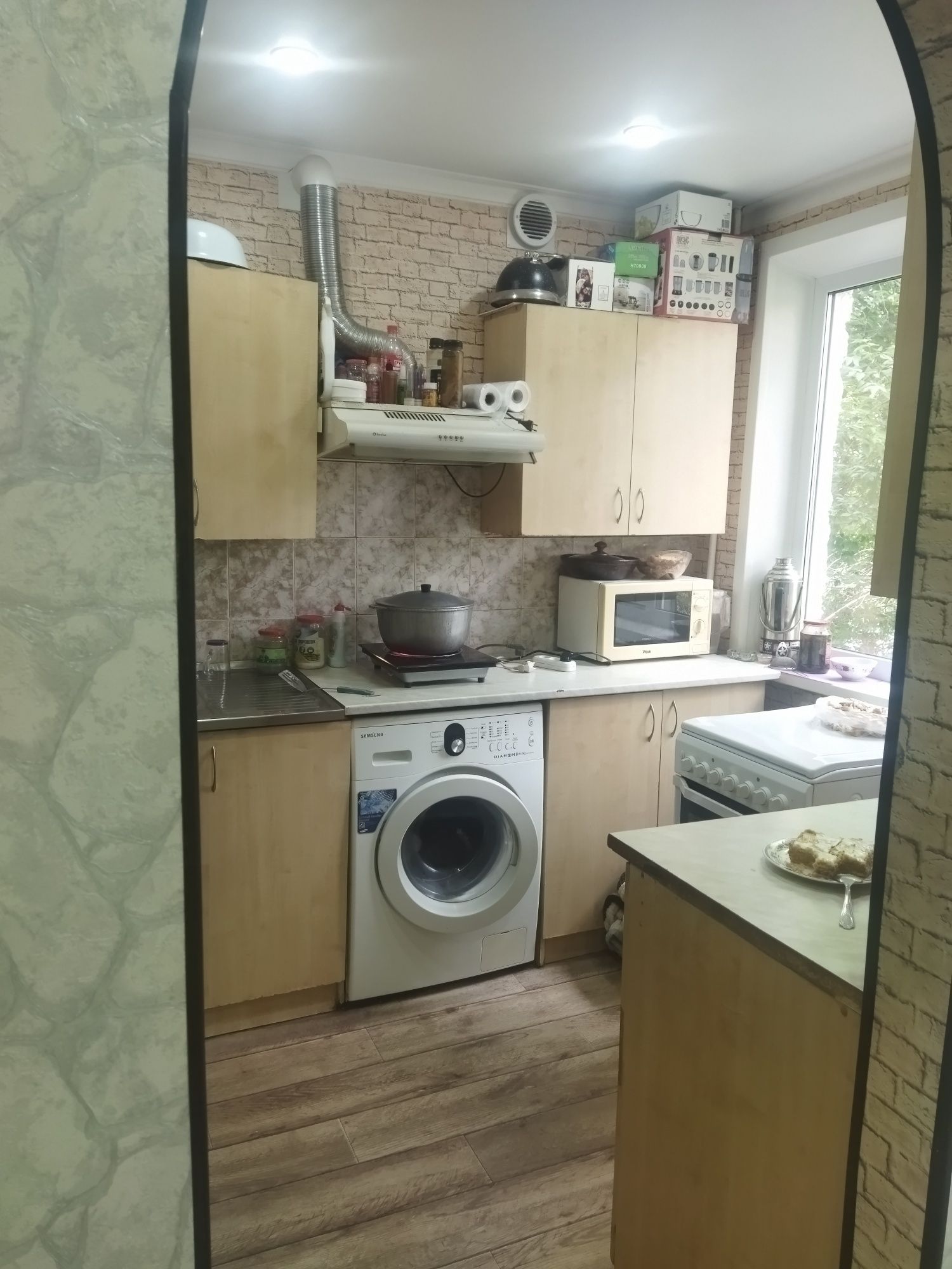 Срочно в связи с переездом в др.город продам 4х.комн. на Юго-Востоке