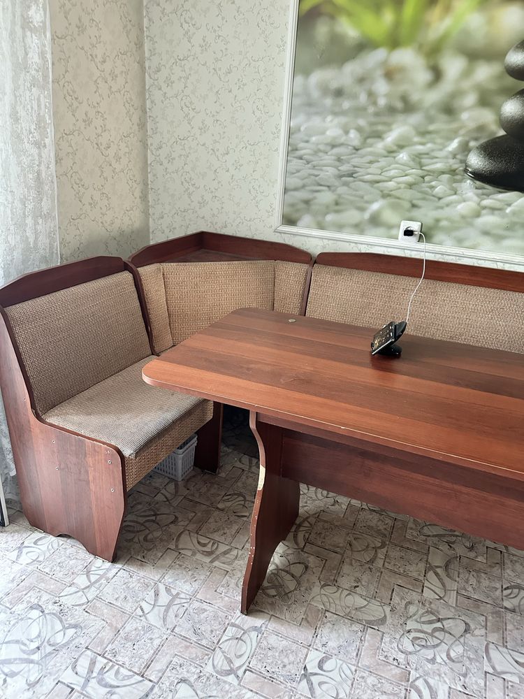 Продам стол б/у не дорого