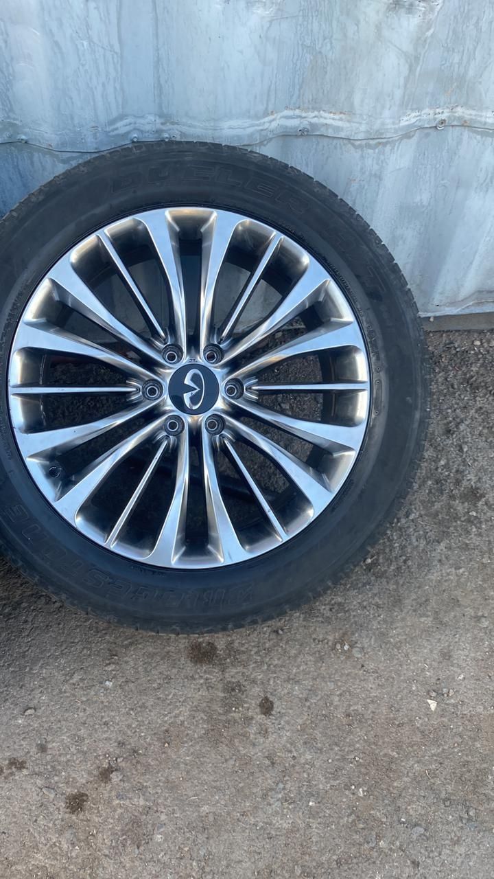 Продам диск с шиной или без R22 от инфинити QX80