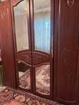 Продам комплект: шкаф с 4 дверями и кровать