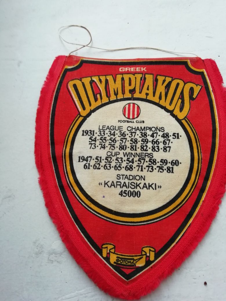 Вымпел футбольного клуба Олимпиакос