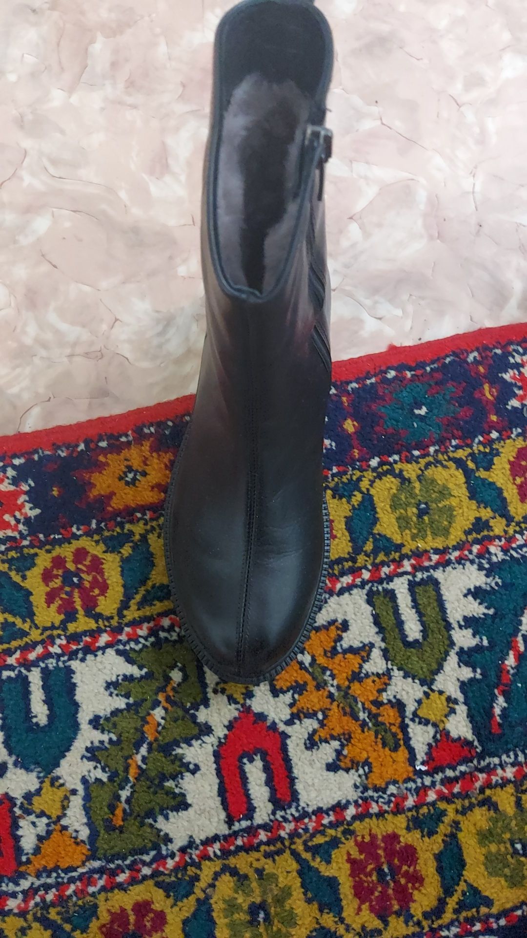 Продаю зимние сапоги новые Турция