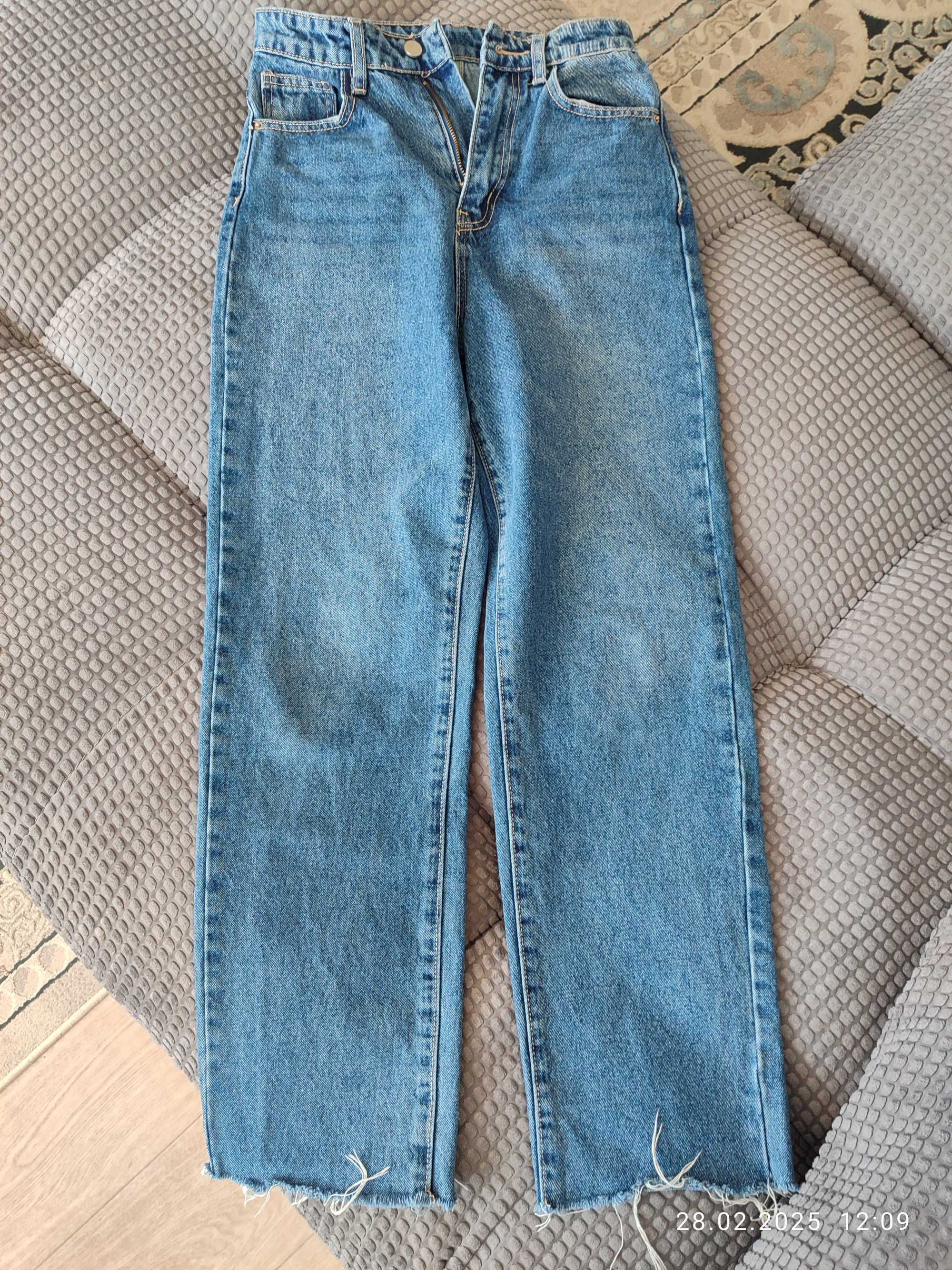 Продам джинсы для девочеки