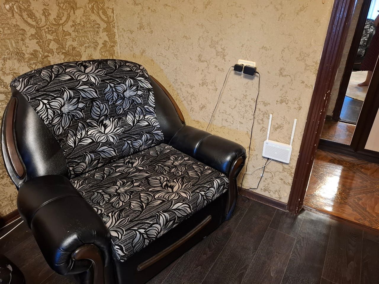 Продам диван угловой + кресло кровать. Без клопов! Торг.