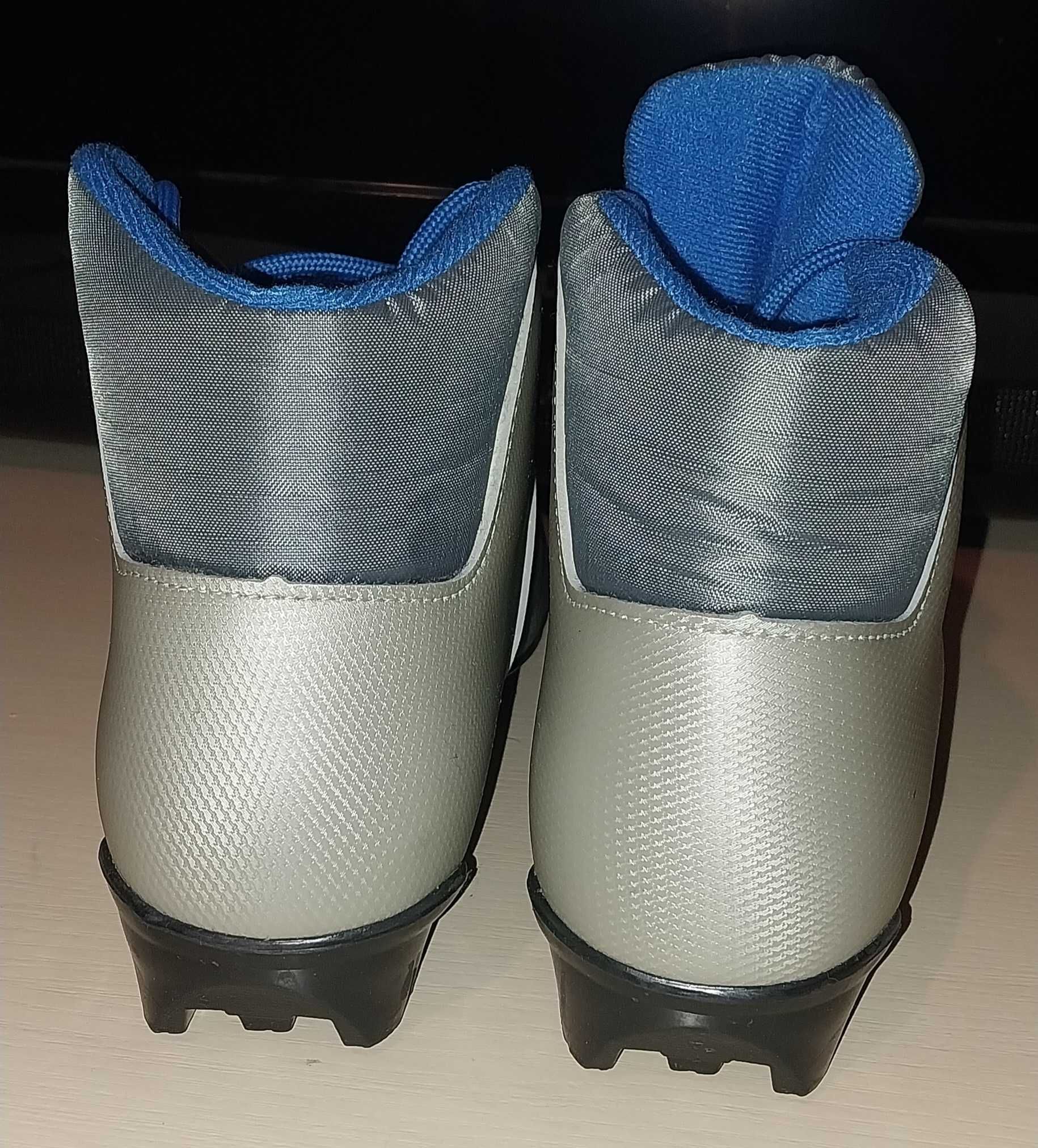 Продам лыжные ботинки, размер 33 и 38