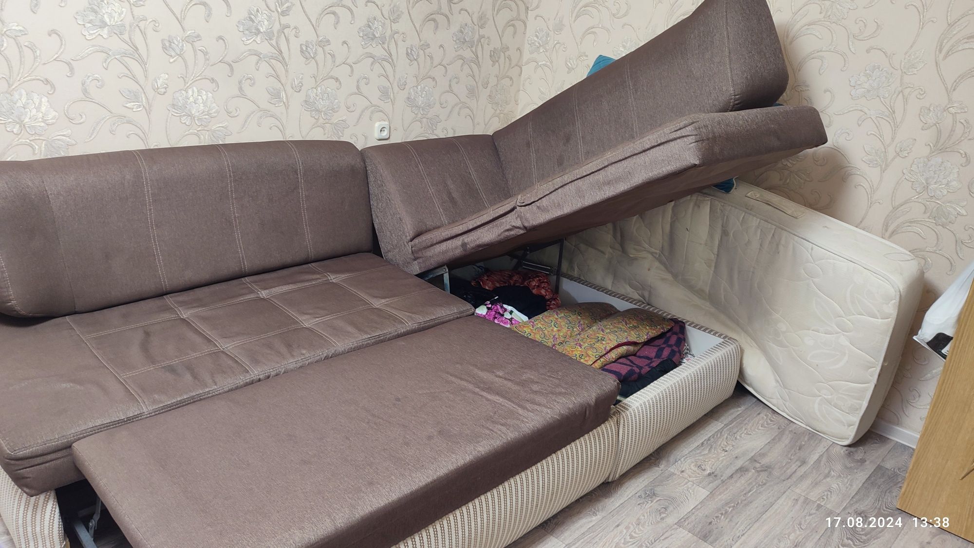 Угловой диван, район строитель