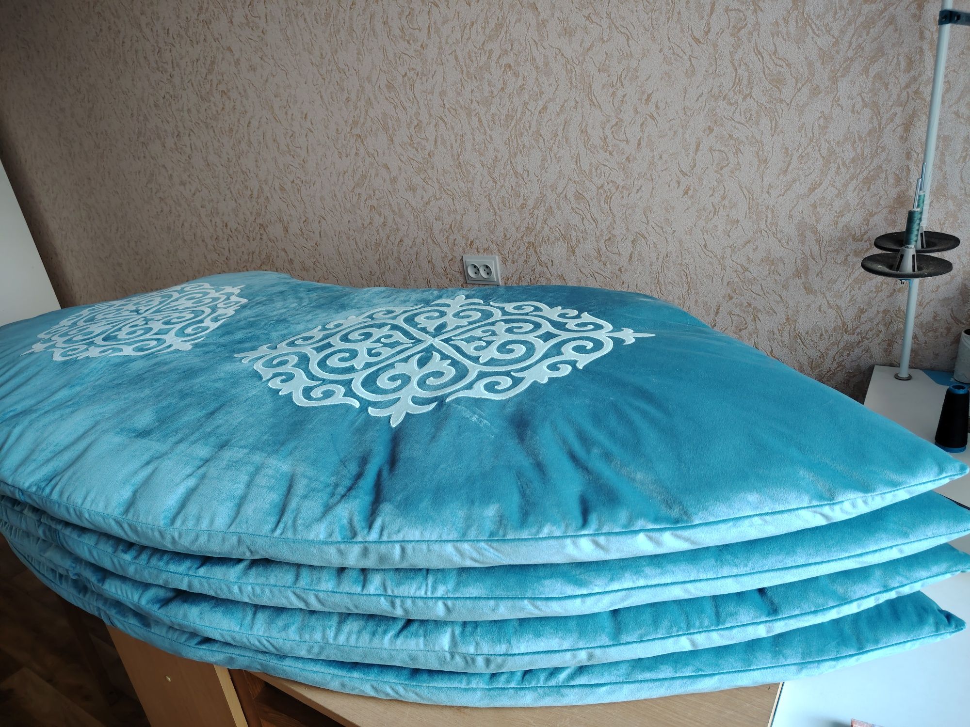 Люкс сападағы дөңгелек үстелге арналған дөңгелек көрпе