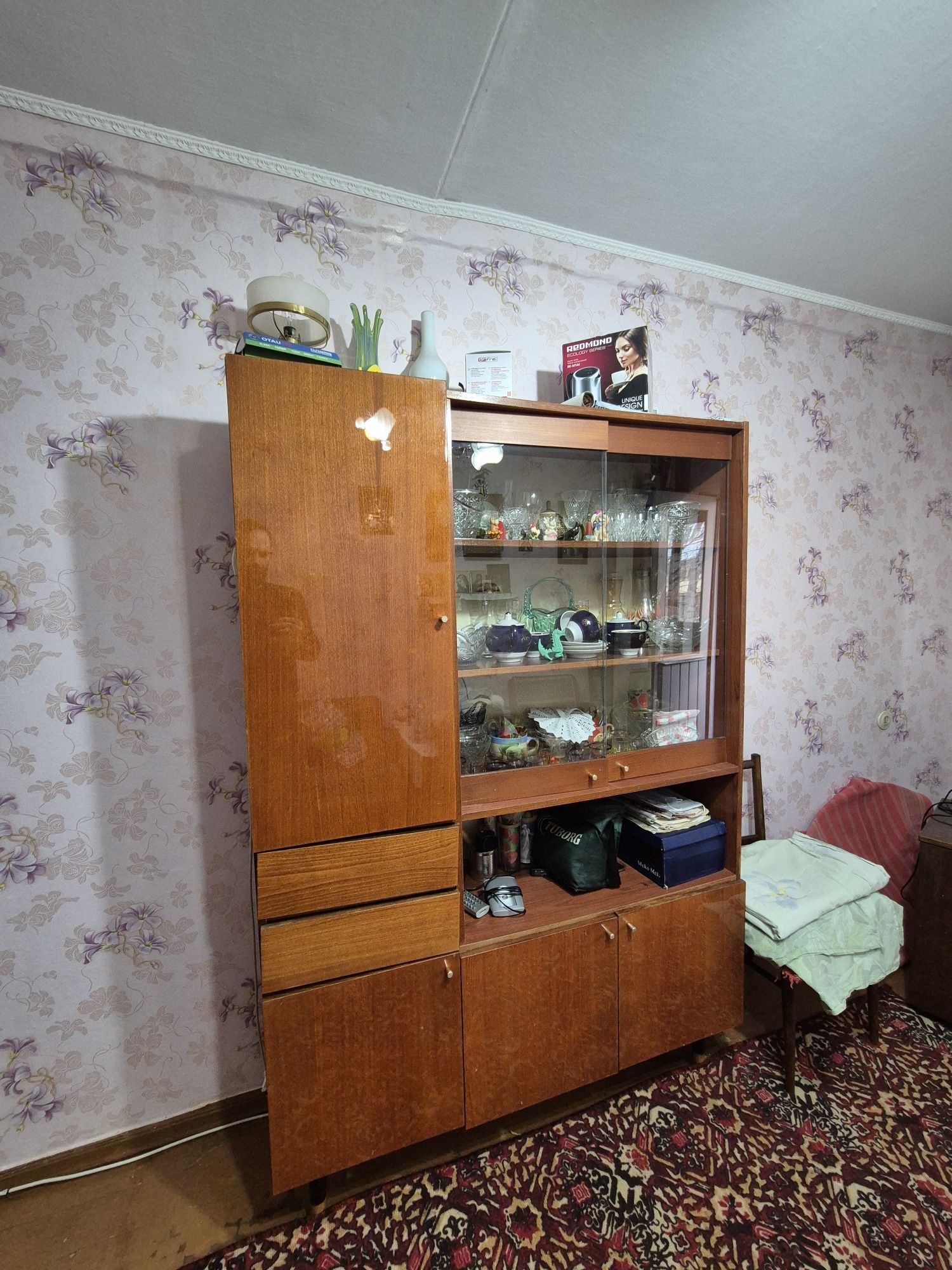 Сервант лакированный