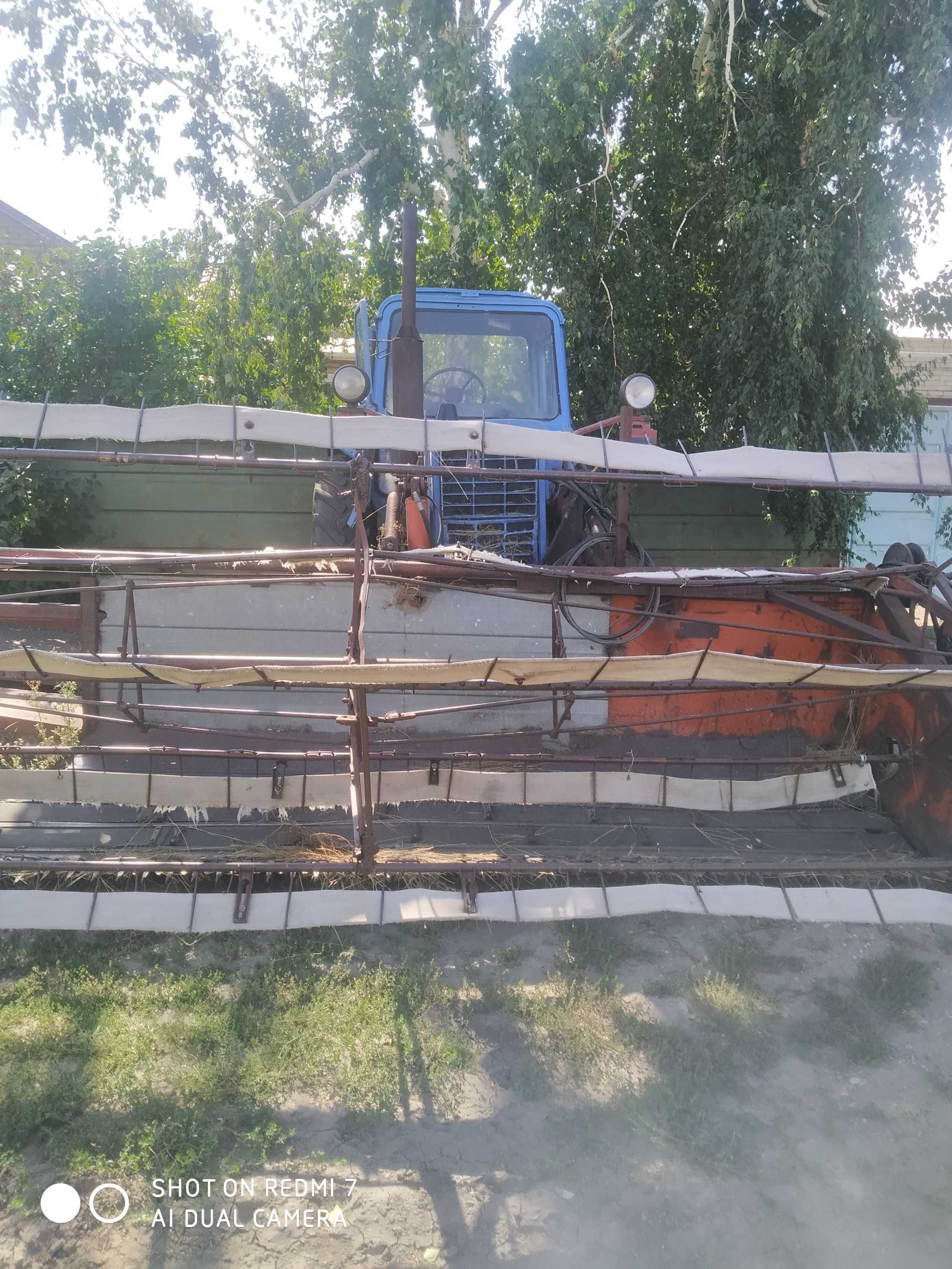 Продам МТЗ-80 с жаткой. Плуг 4-х корпусный.