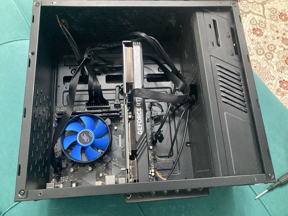 Продам компьютер rtx 4060 с монитором, клавиатурой и с мышкой