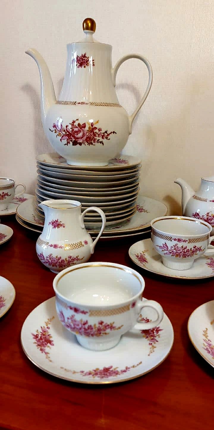 Продам фарфоровый сервиз на 12 персон, ГДР.