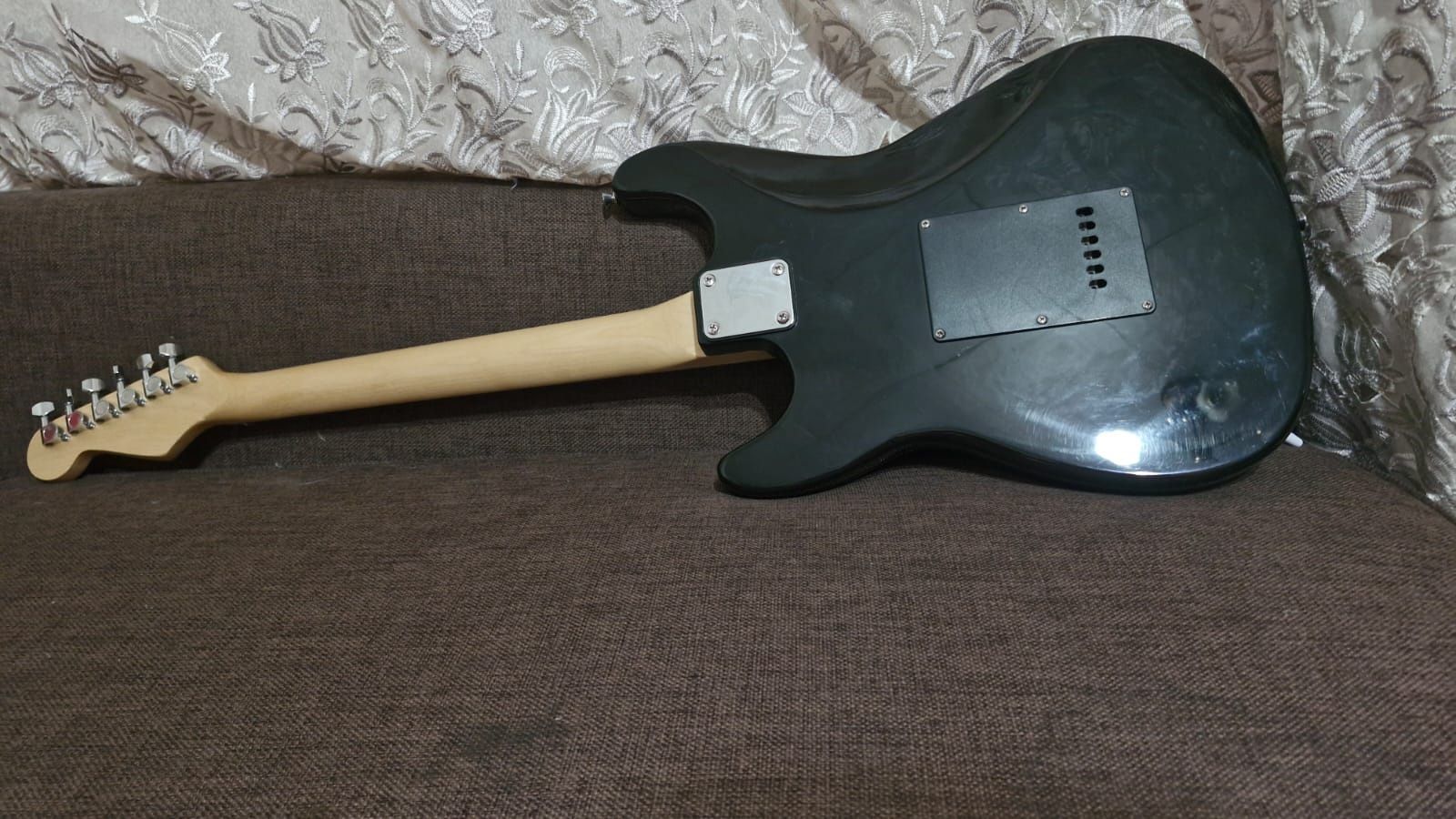 Электрогитара Kuruisi Stratocaster

• 3 сингла, 5-позицион