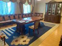 Сервант, стол 3,50 , стулья, диван все вместе комплект продам срочно .