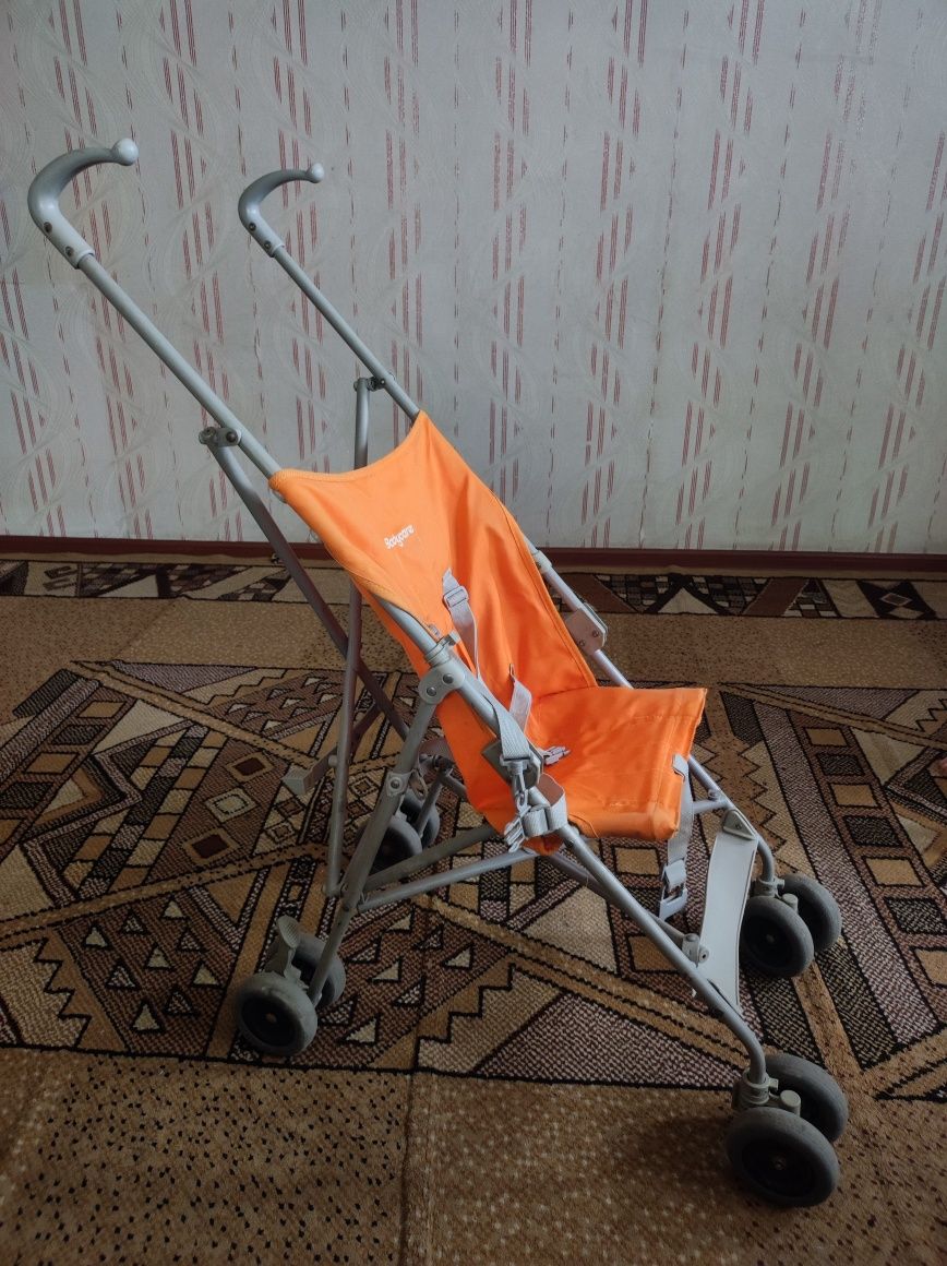 Прогулочная лёгкая коляска