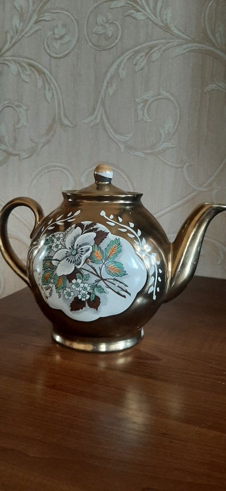 Продам красивый чайник