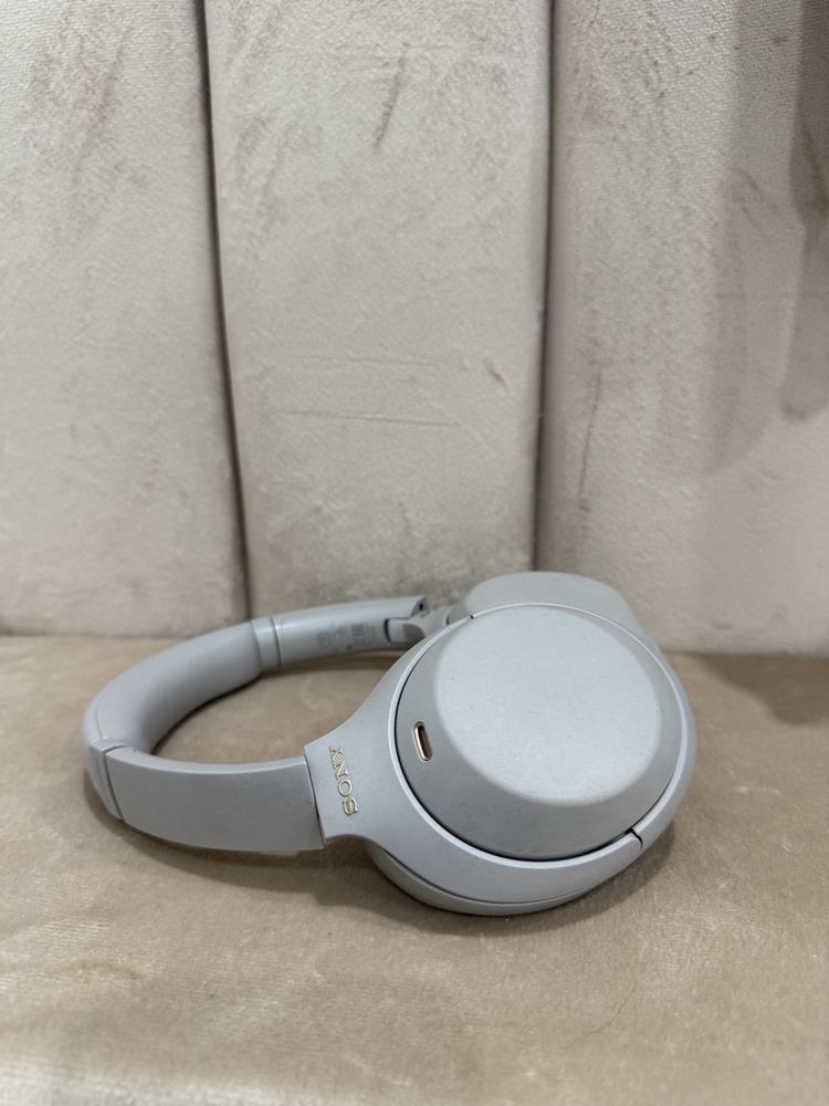 Наушники Sony WH-1000XM4 серебристый