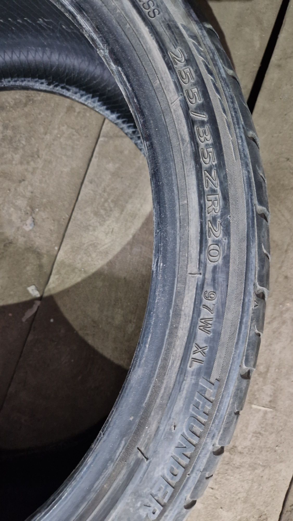 Продам одно колесо, размер 255.35r20