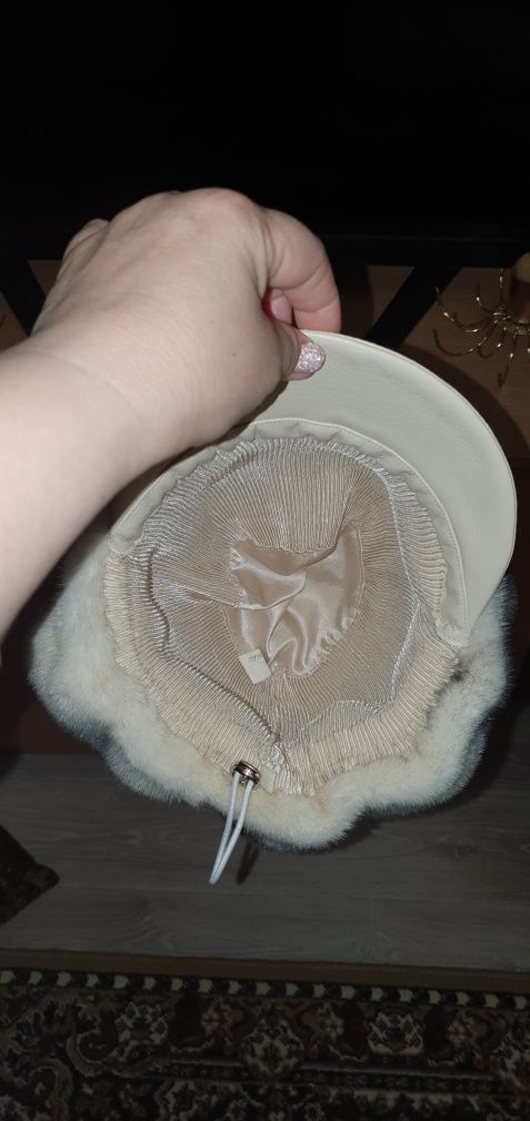Продам норковое женское  кепи. Очень красивое.