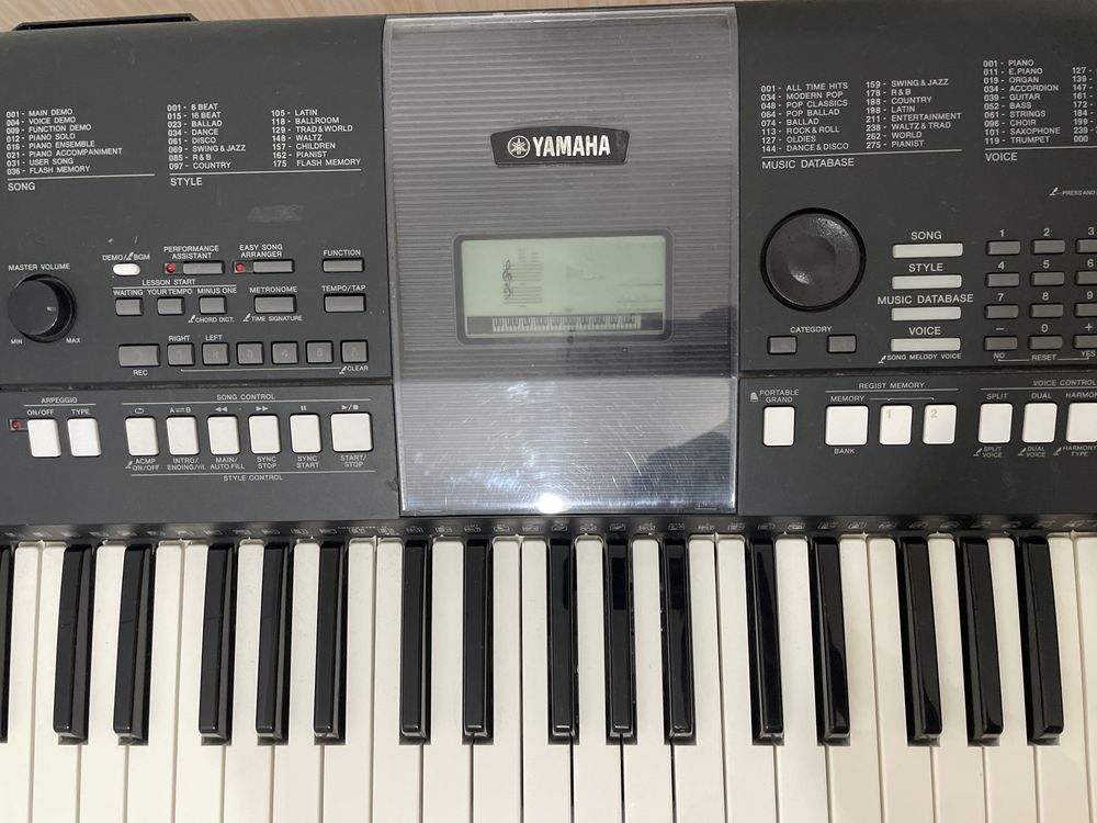 Синтезатор YAMAHA PSR E423