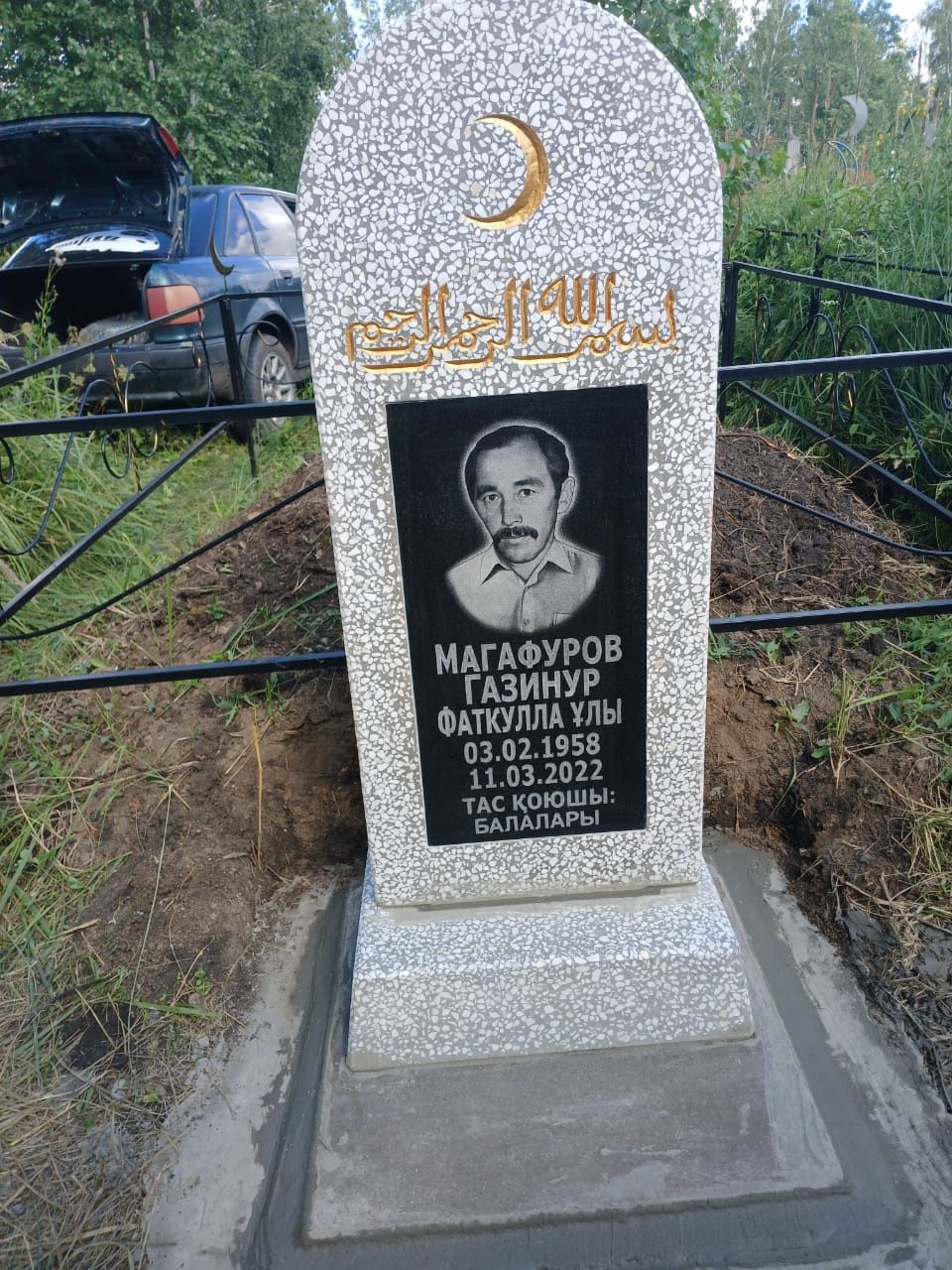 Изготовление памятников, из гранита, мрамора, мраморной крошки.