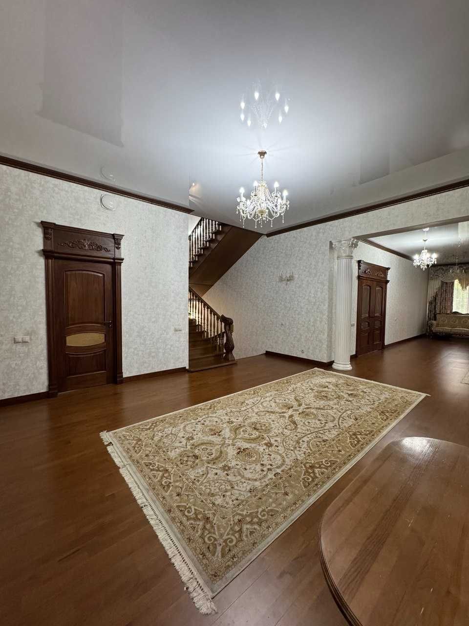 Продам коттедж в Кирпичном (600 квадратов)