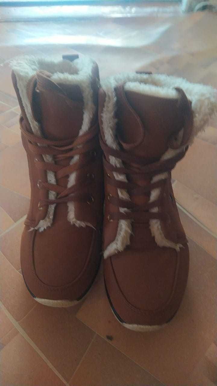 Ботинки зимние  женские