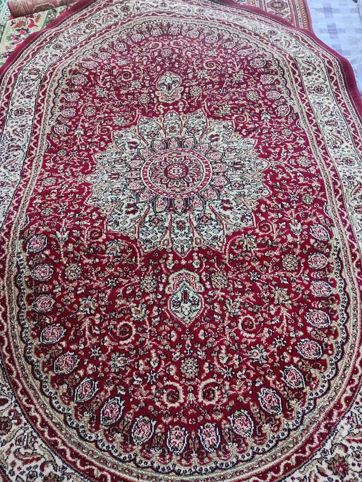 Овальный кілем сатылады, размері 2,10*1,5