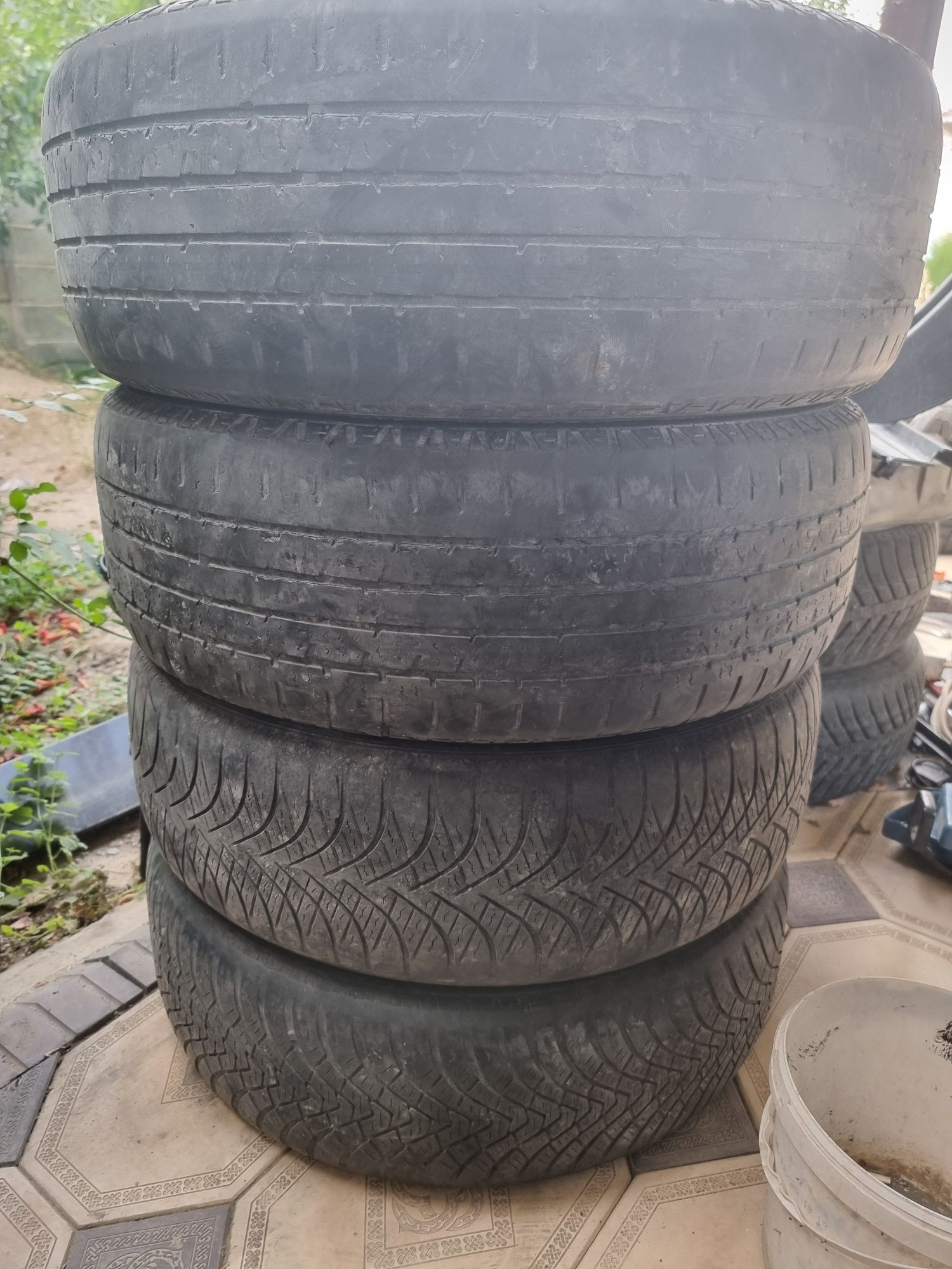 Автошины зимние и летние 215/65/16